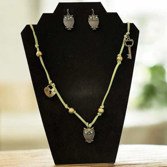 Vintage Jewelry - Vintage Green Suede and Gold Tone Owl Charm Necklace and Earring Set